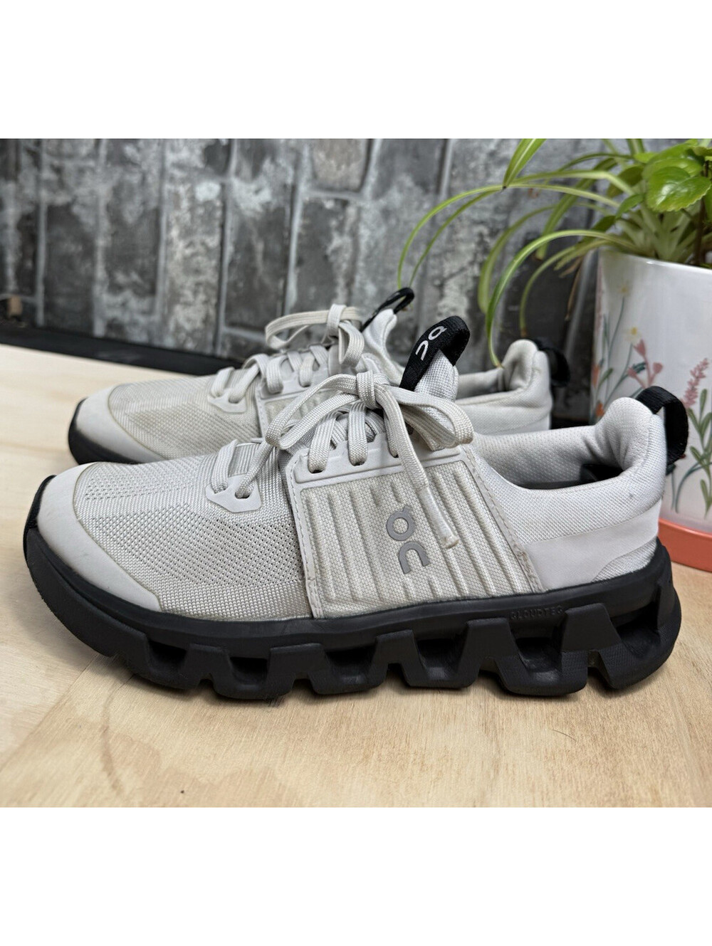 On Cloud Gray/Black/White Solid Low Top Lace-Up Athletic Sneaker Rubber Outsole